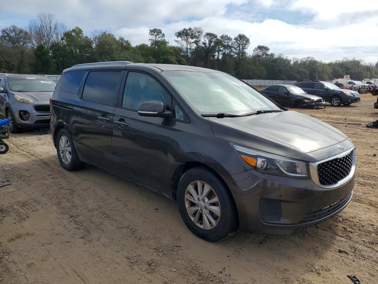 2017 Kia Sedona Lx - Фото 4