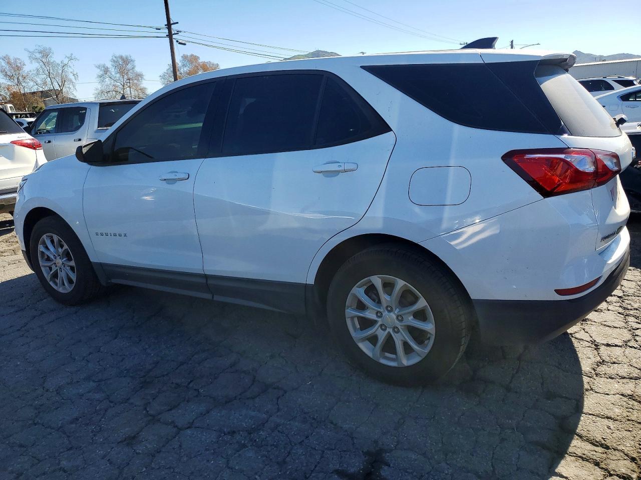 2019 Chevrolet Equinox Ls - Фото 2