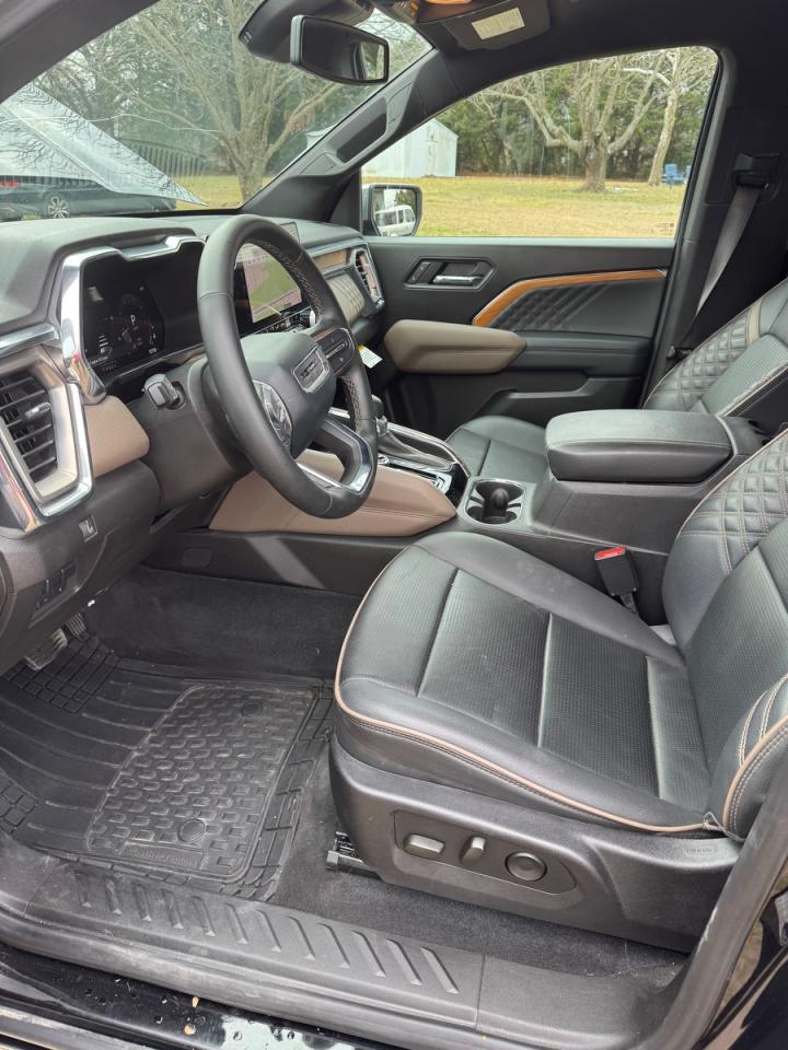 2024 GMC Canyon Denali - Image 5