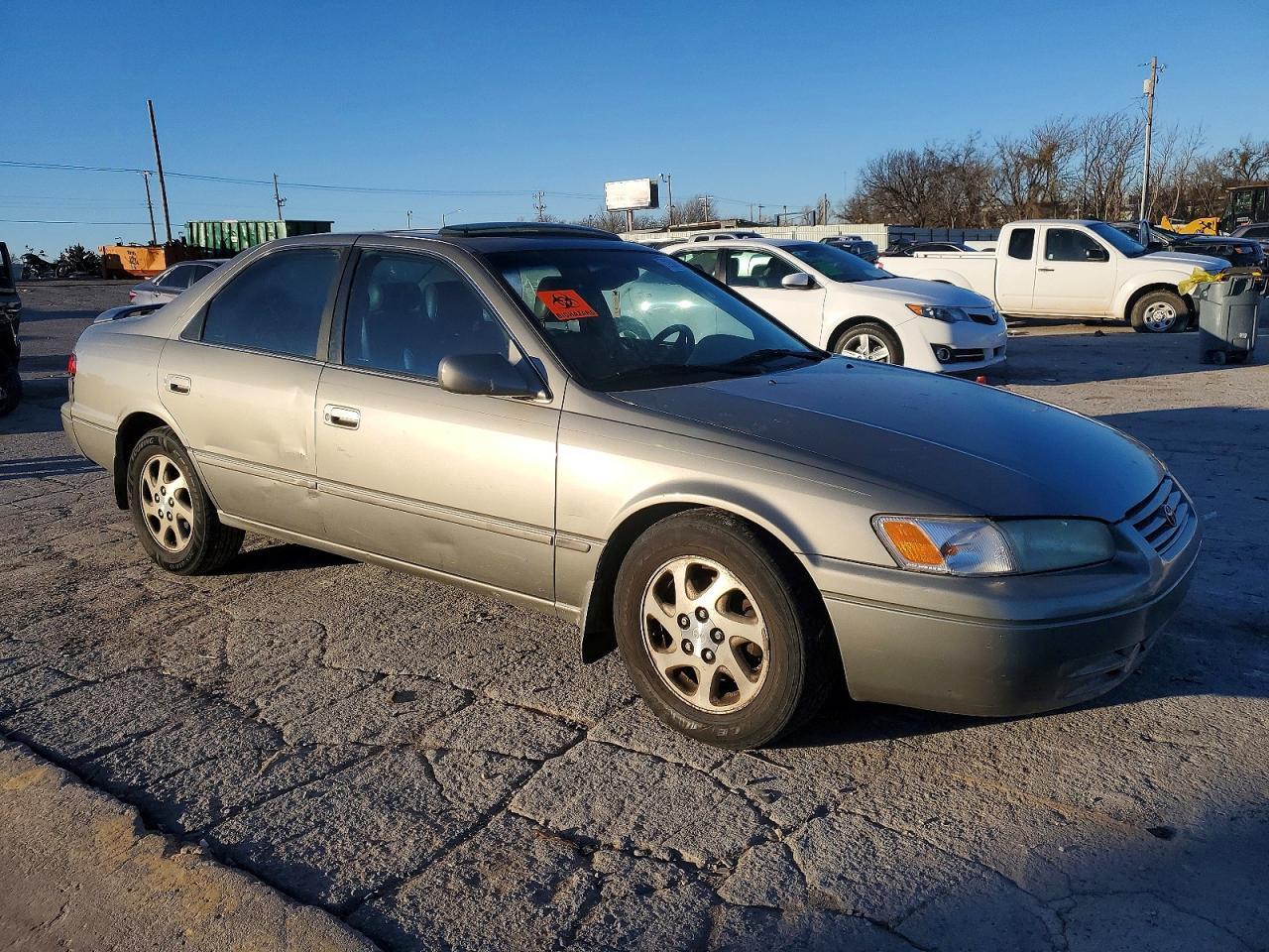 1999 Toyota Camry Le - Фото 4