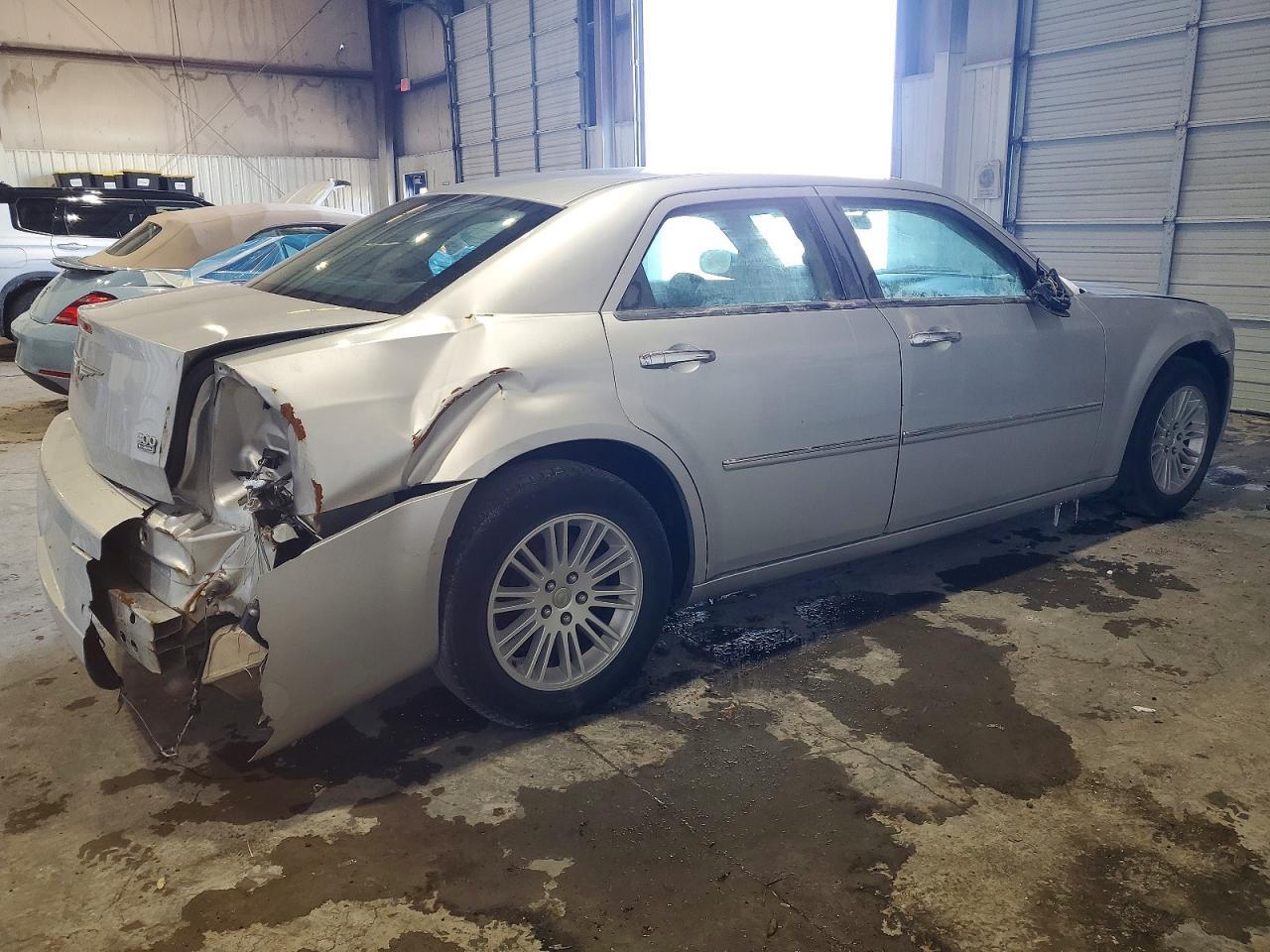 2010 Chrysler 300 Touring - Фото 3