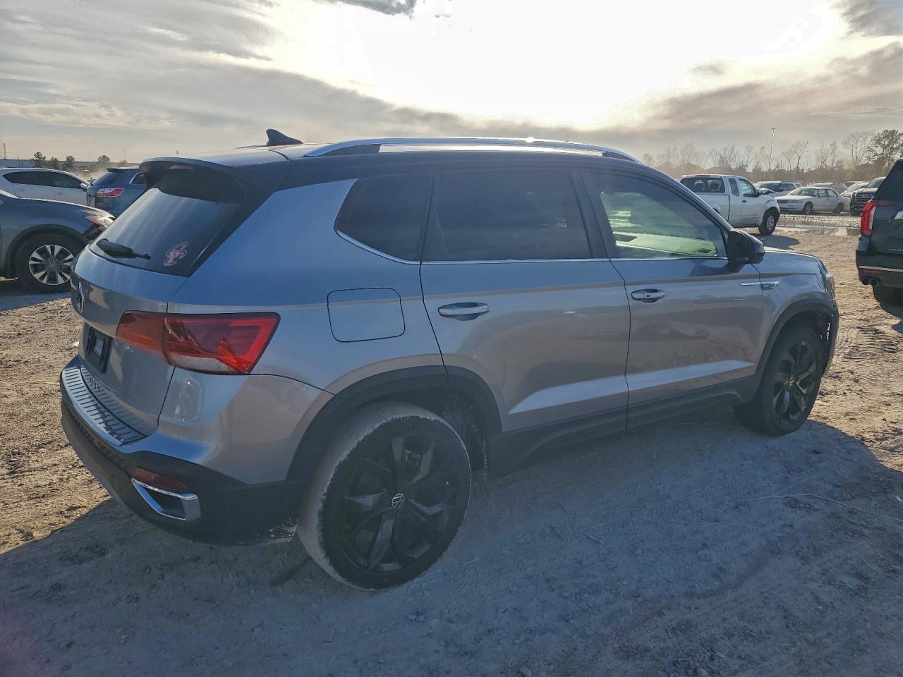 2023 Volkswagen Taos Se - Image 3