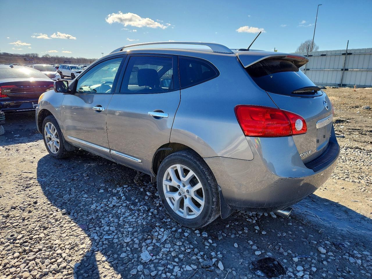 2013 Nissan Rogue S - Фото 2