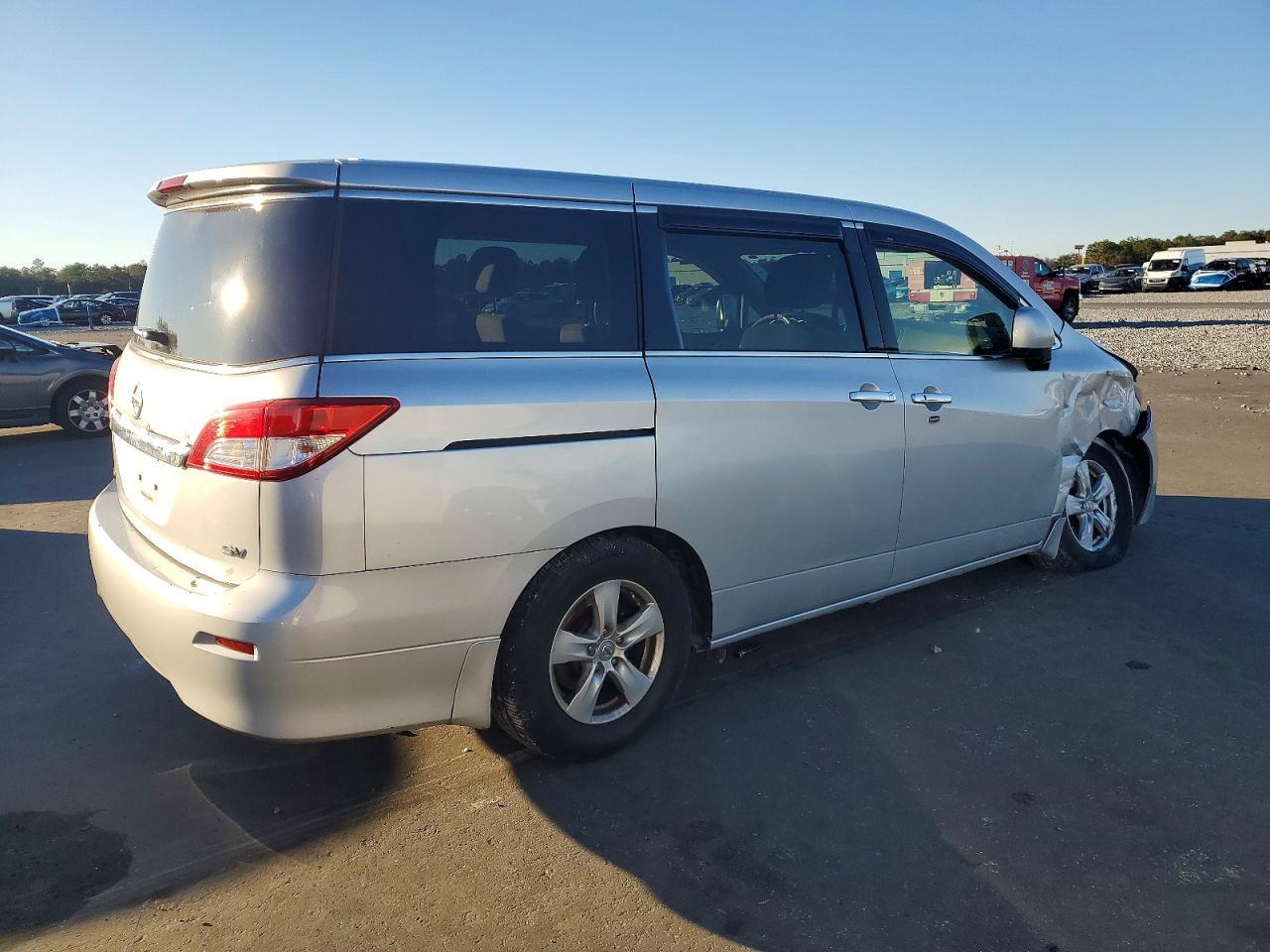 2015 Nissan Quest S - Image 3