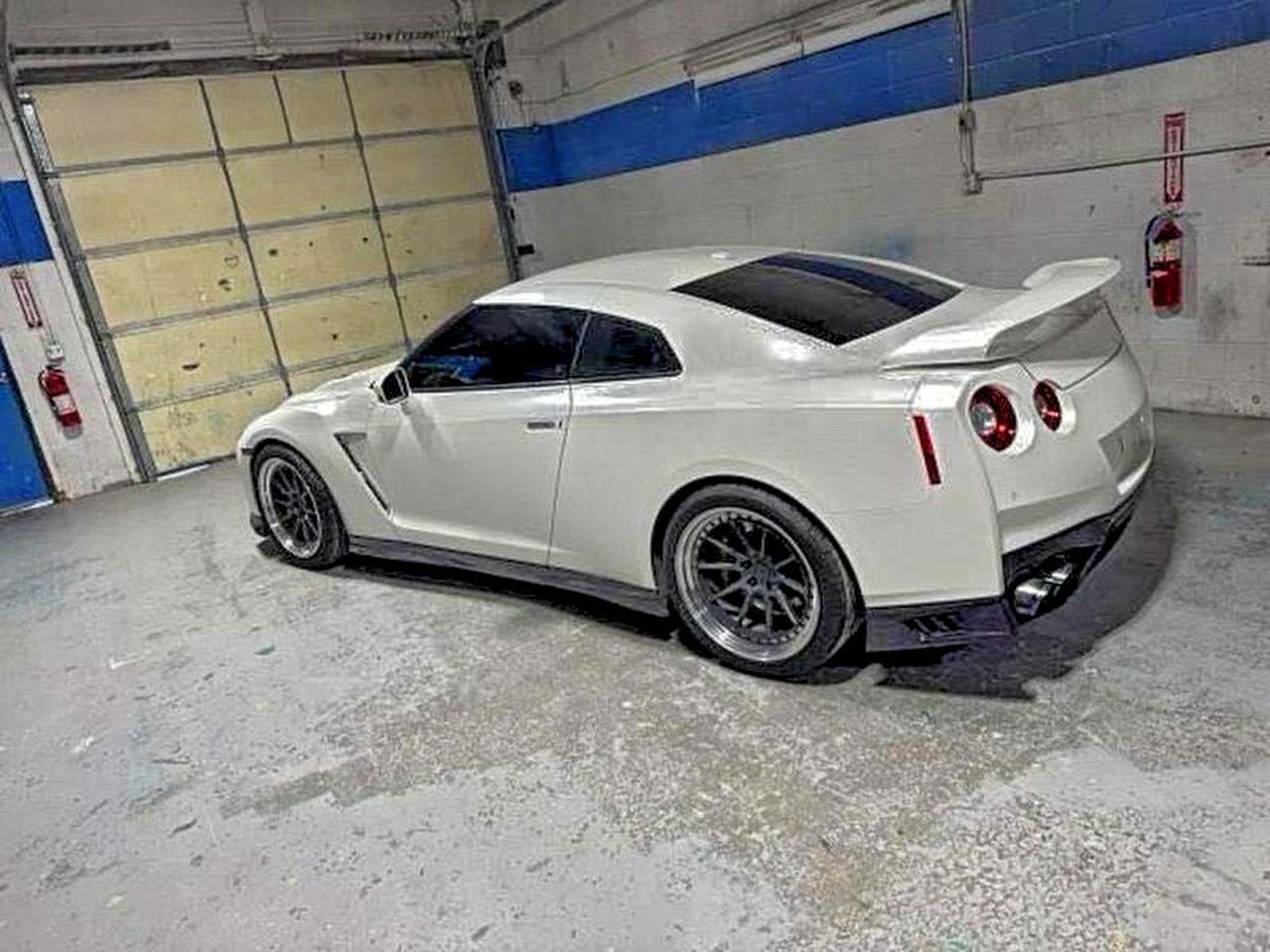 2020 Nissan Gt-R Pure - Image 3