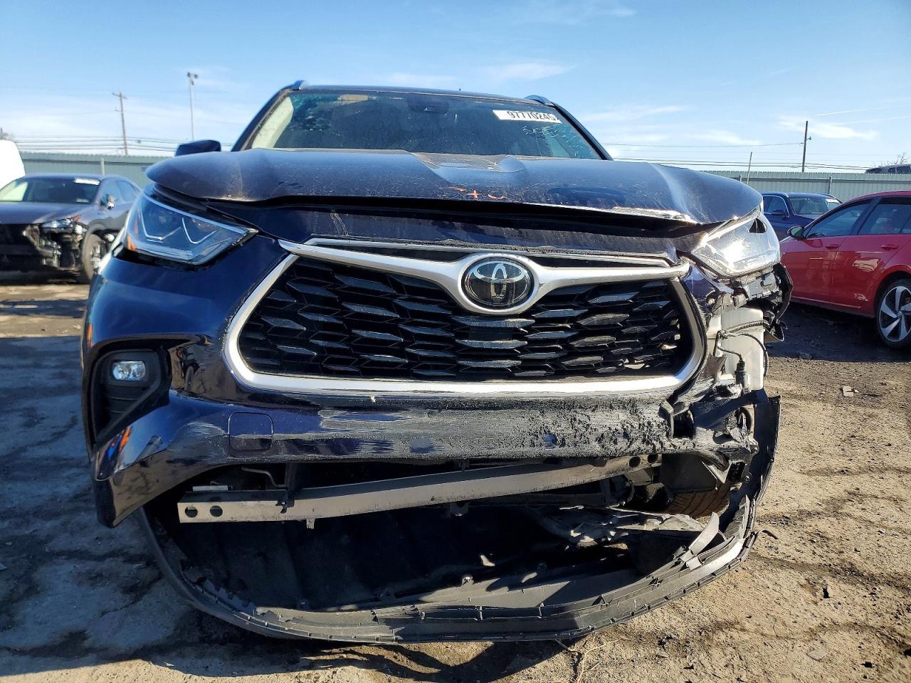 2021 Toyota Highlander Xle - Image 5