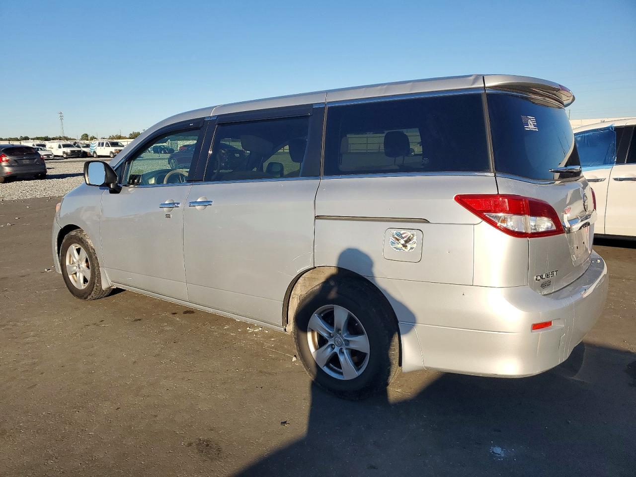 2015 Nissan Quest S - Image 2