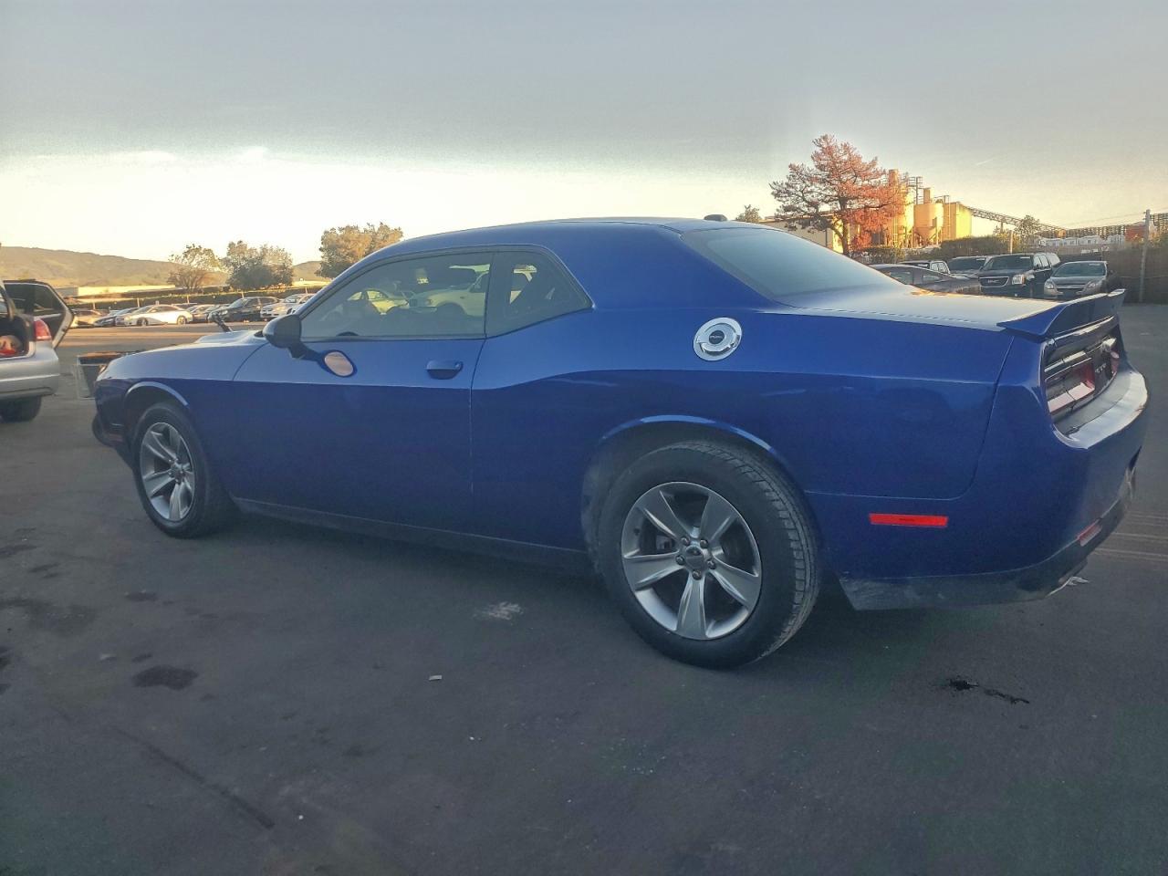 2021 Dodge Challenger Sxt - Фото 2