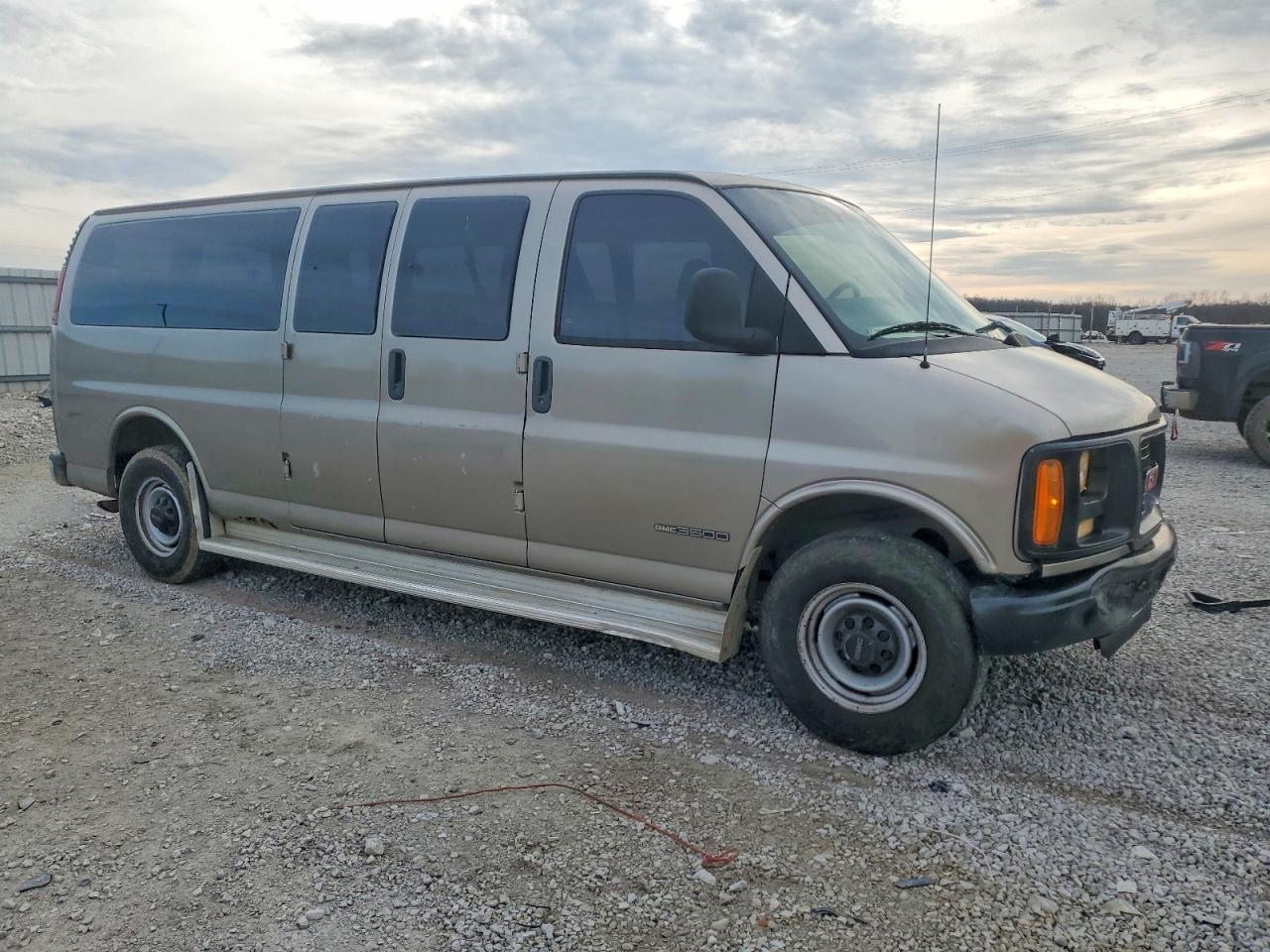 2001 GMC Savana G3500 - Фото 4