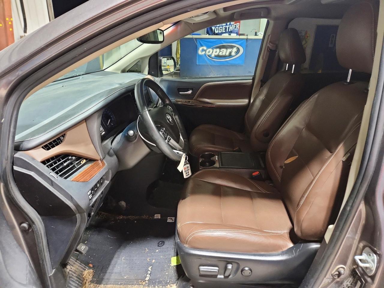 2016 Toyota Sienna Xle - Image 7