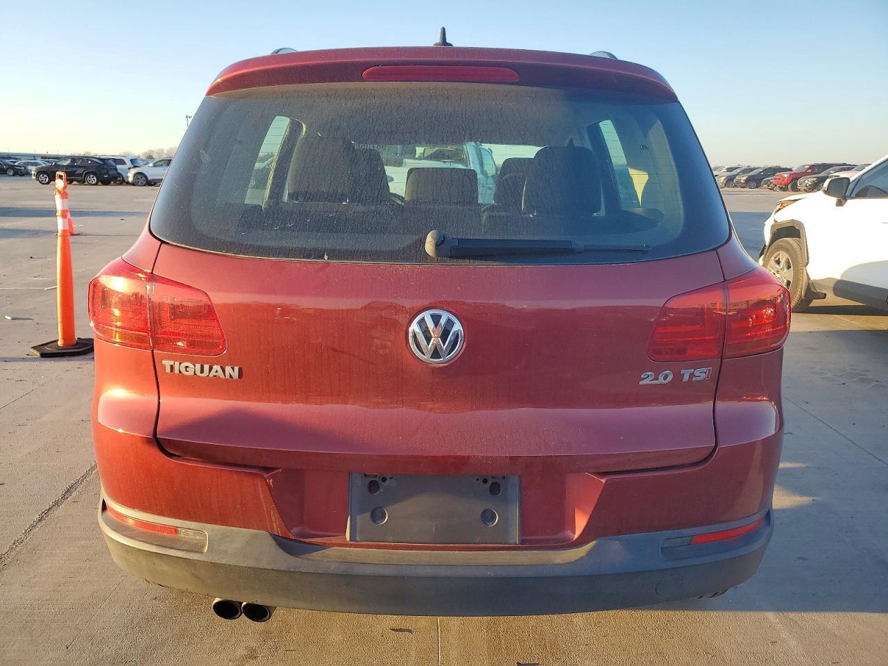 2015 Volkswagen Tiguan - Image 6