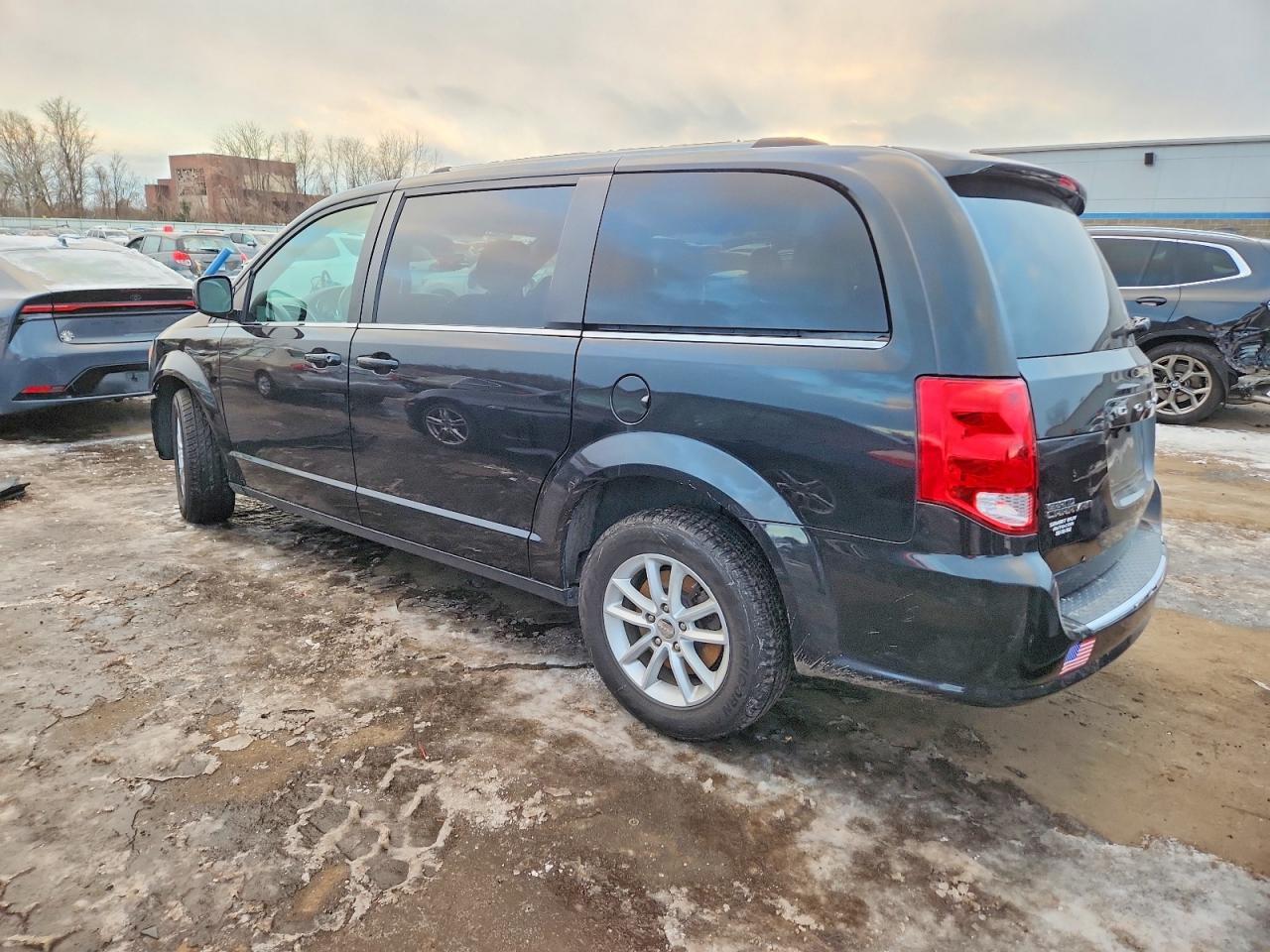 2019 Dodge Grand Caravan Sxt - Image 2
