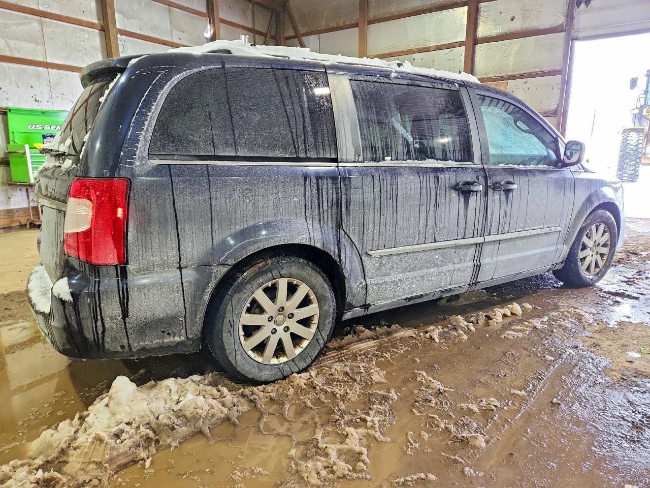 2011 Chrysler Town & Country Touring L - Фото 3