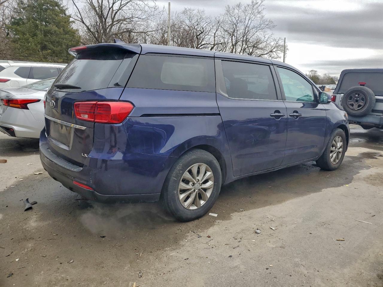 2020 Kia Sedona Lx - Фото 3