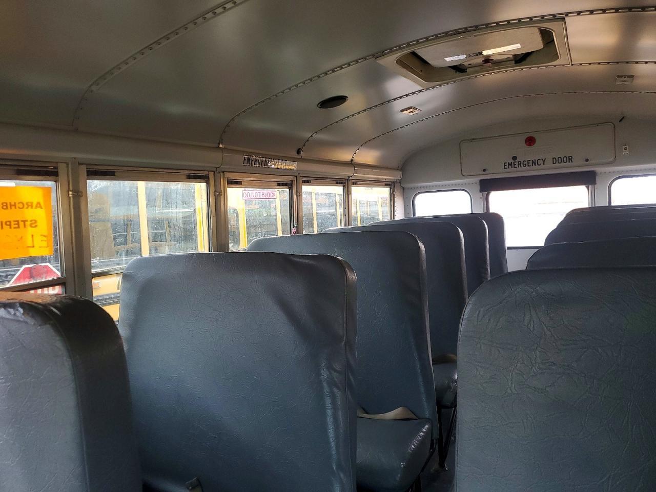 2010 Chevrolet Express School Bus - Фото 6