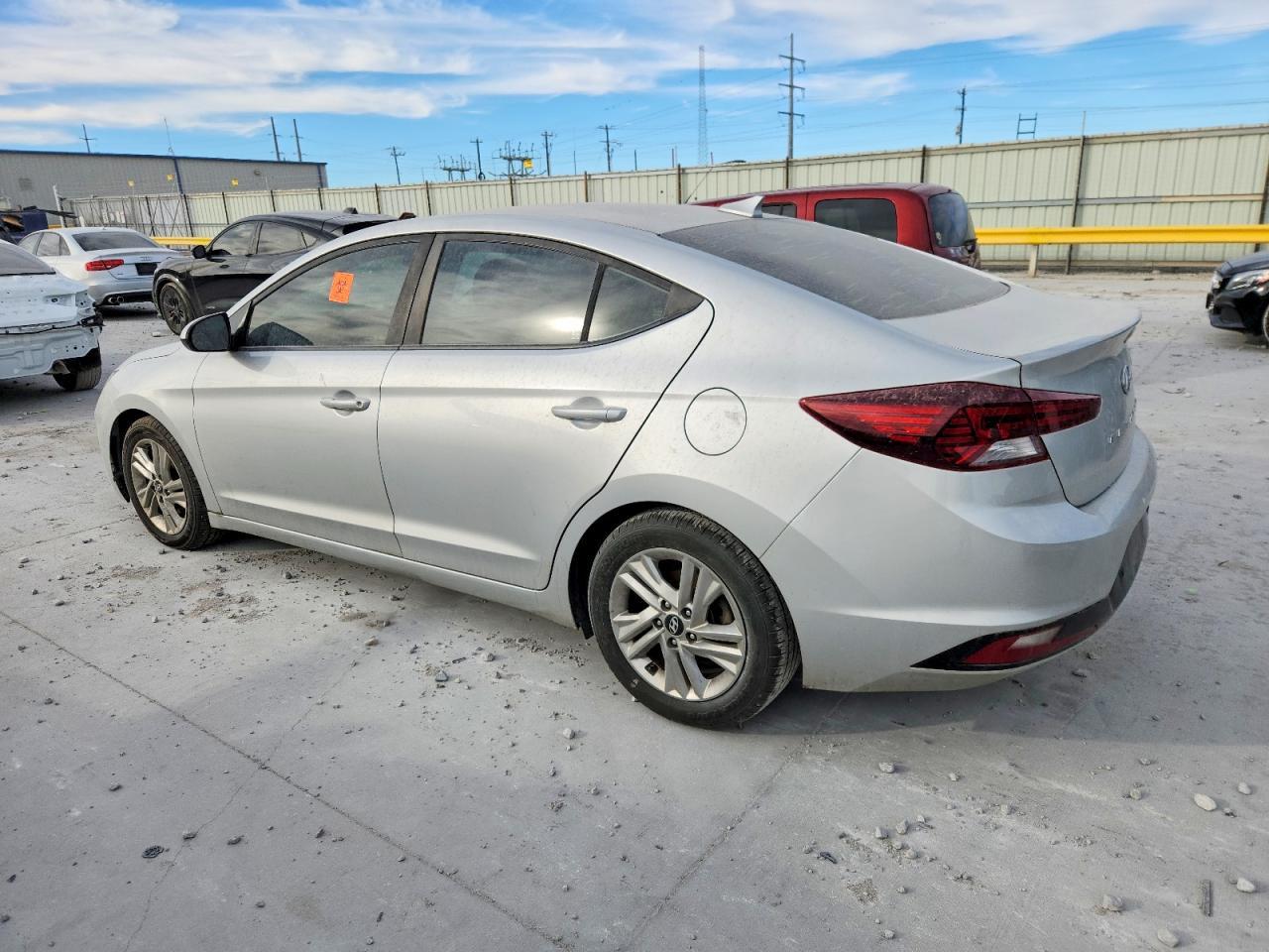 2019 Hyundai Elantra Sel - Image 2