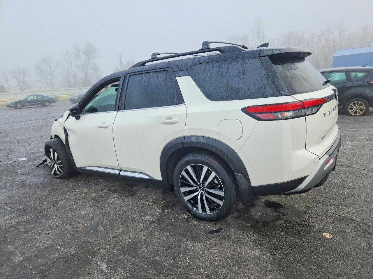 2024 Nissan Pathfinder Platinum - Фото 2