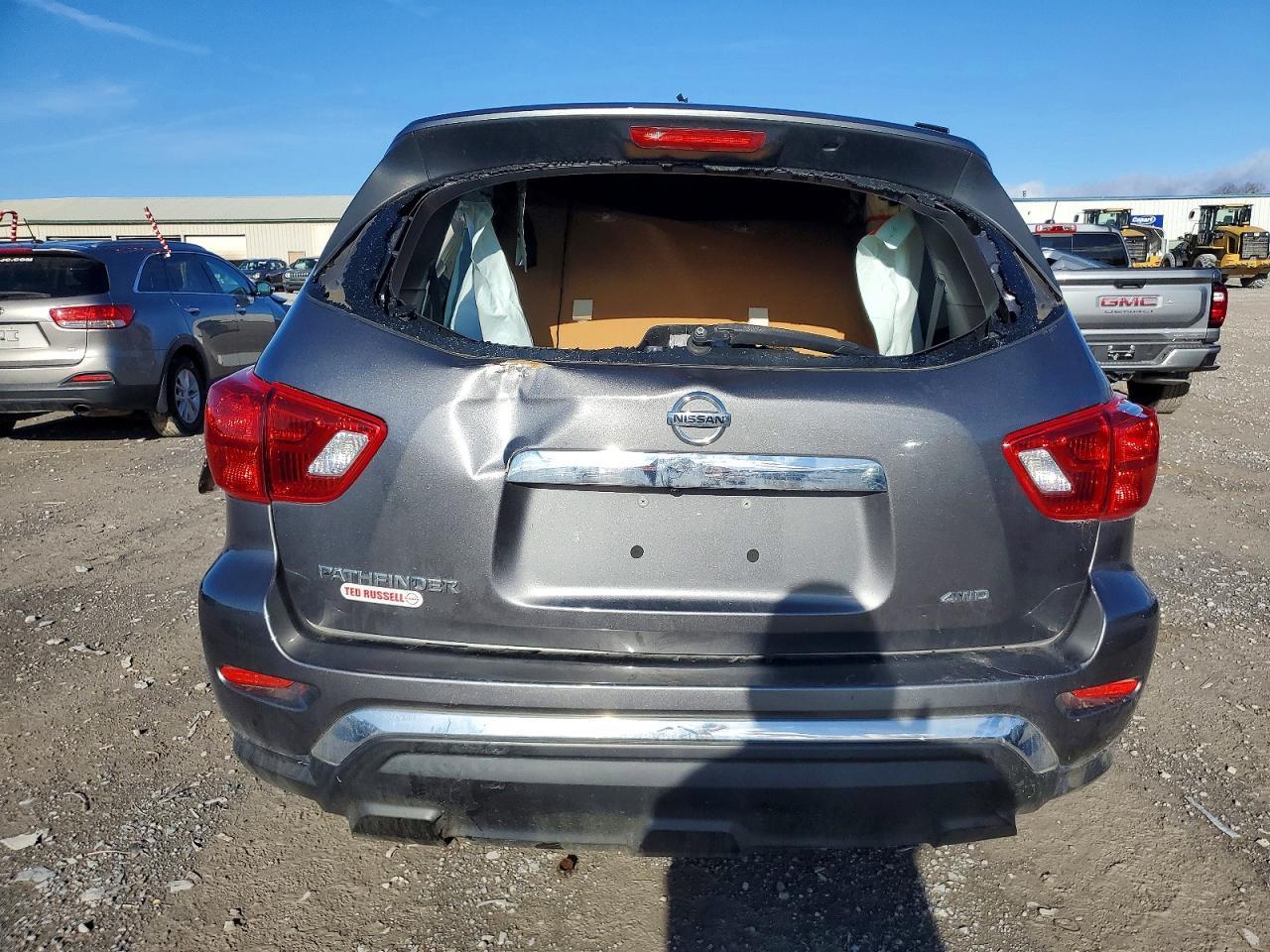 2017 Nissan Pathfinder S - Image 6