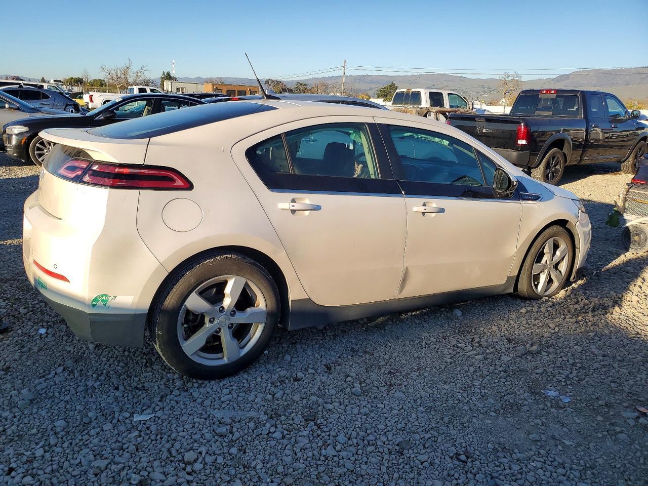 2014 Chevrolet Volt - Image 3