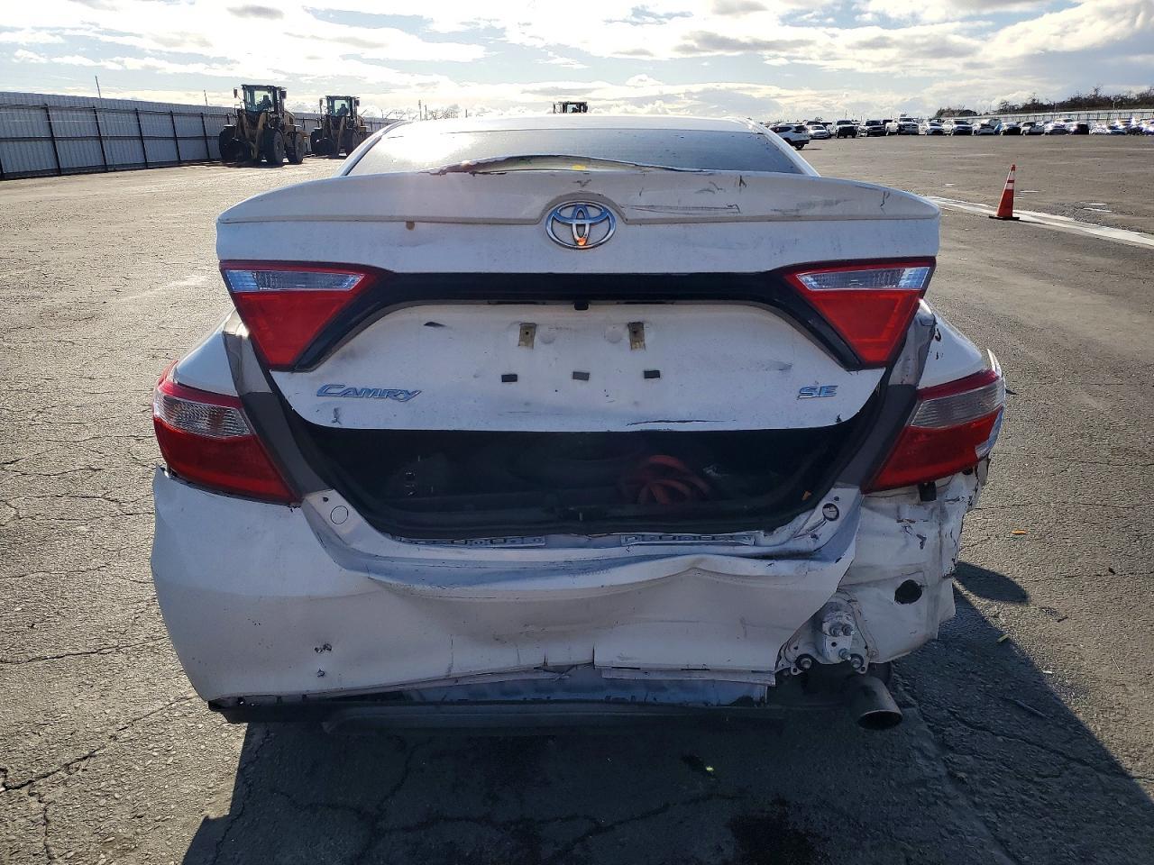 2017 Toyota Camry Se - Фото 6