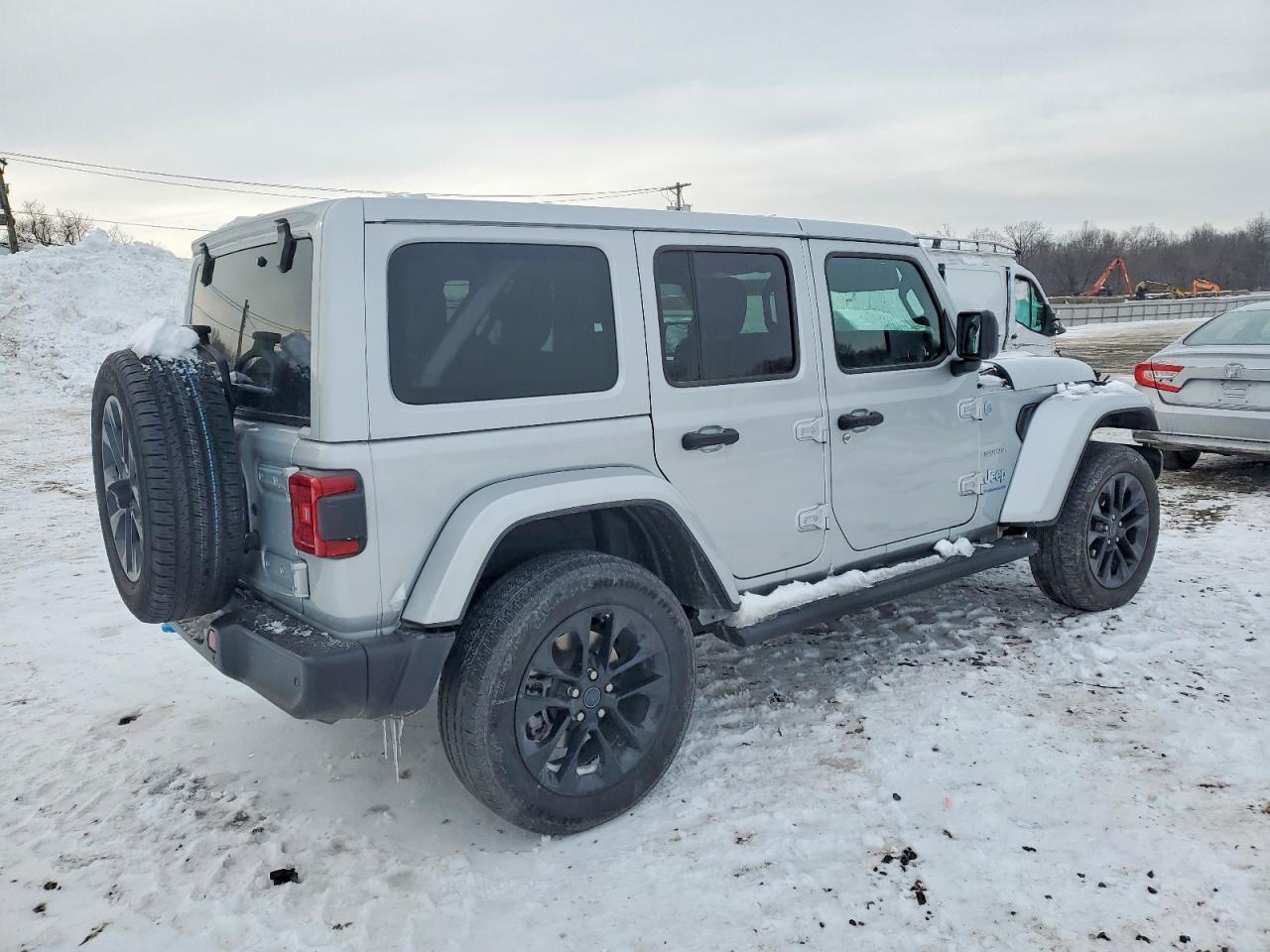 2024 Jeep Wrangler Sahara 4Xe - Image 3