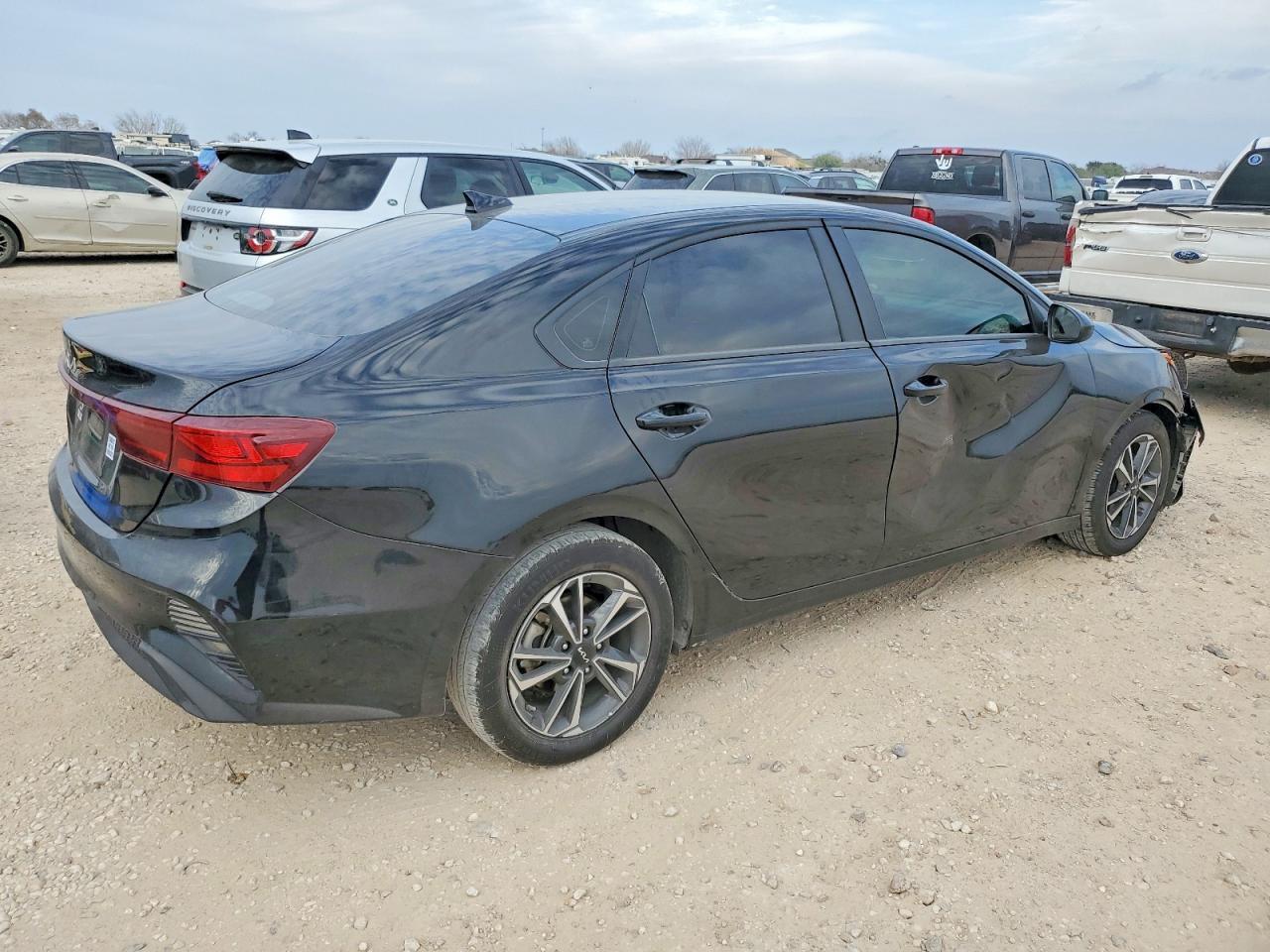 2024 Kia Forte Lx - Image 3