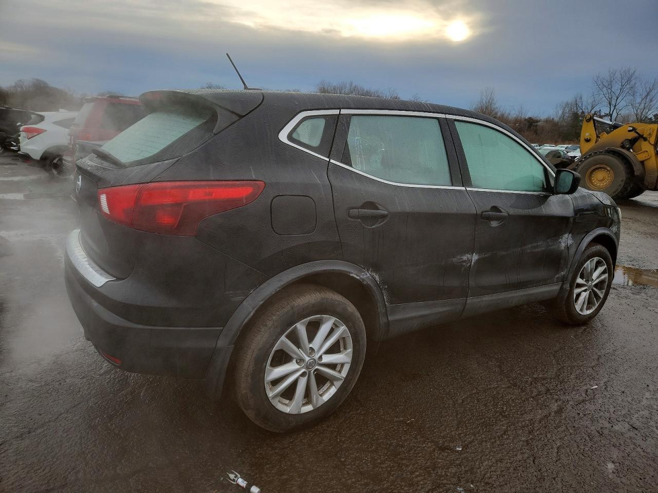 2017 Nissan Rogue Sport S - Image 3
