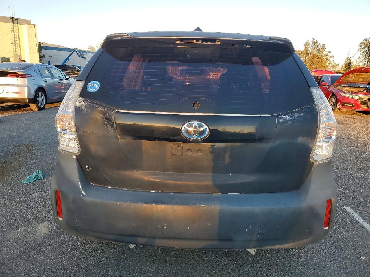 2012 Toyota Prius V - Image 6