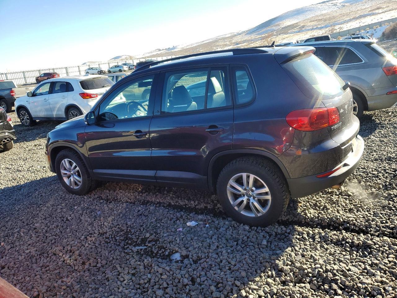 2016 Volkswagen Tiguan S - Фото 2