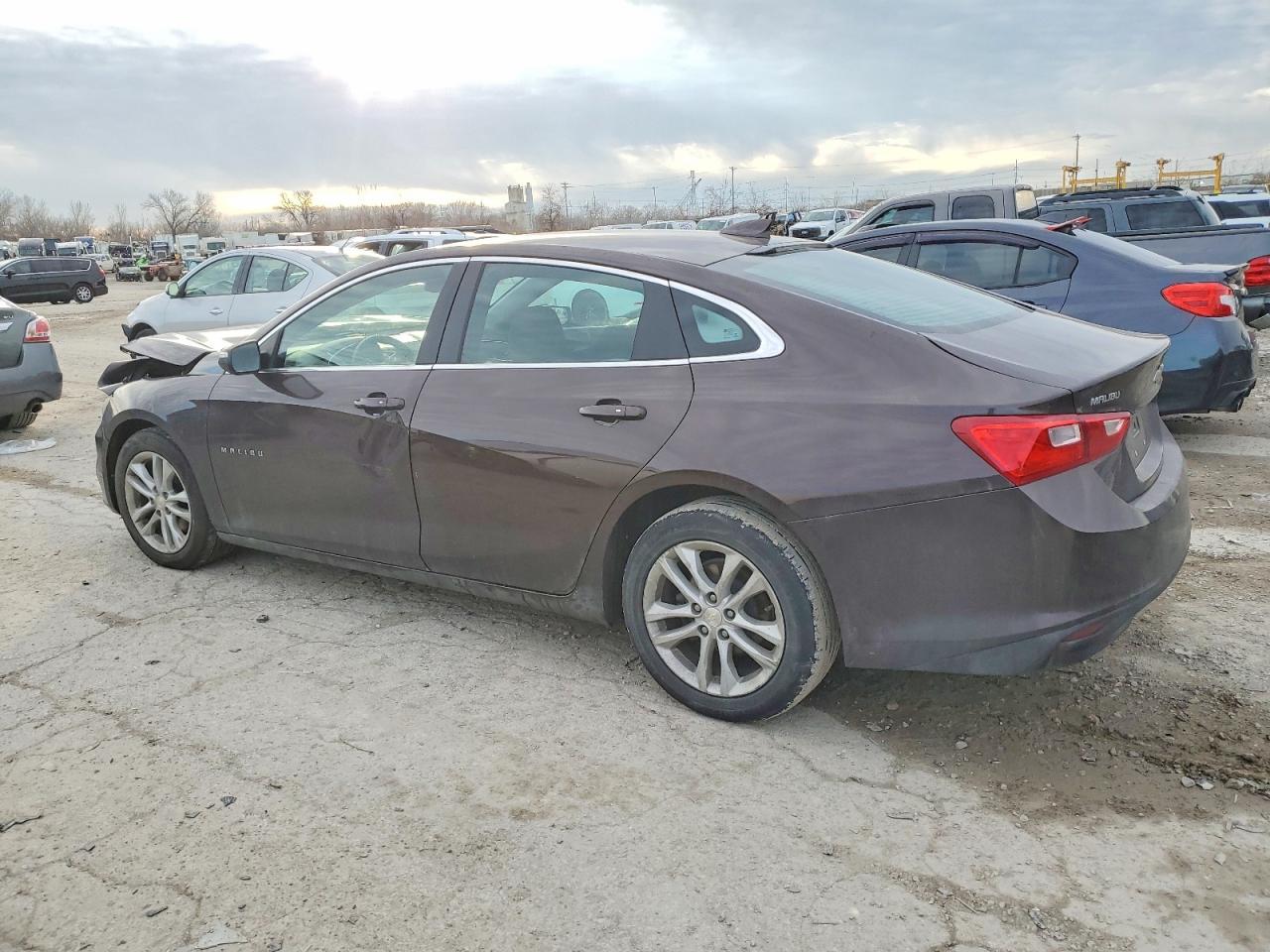 2016 Chevrolet Malibu Lt - Image 2