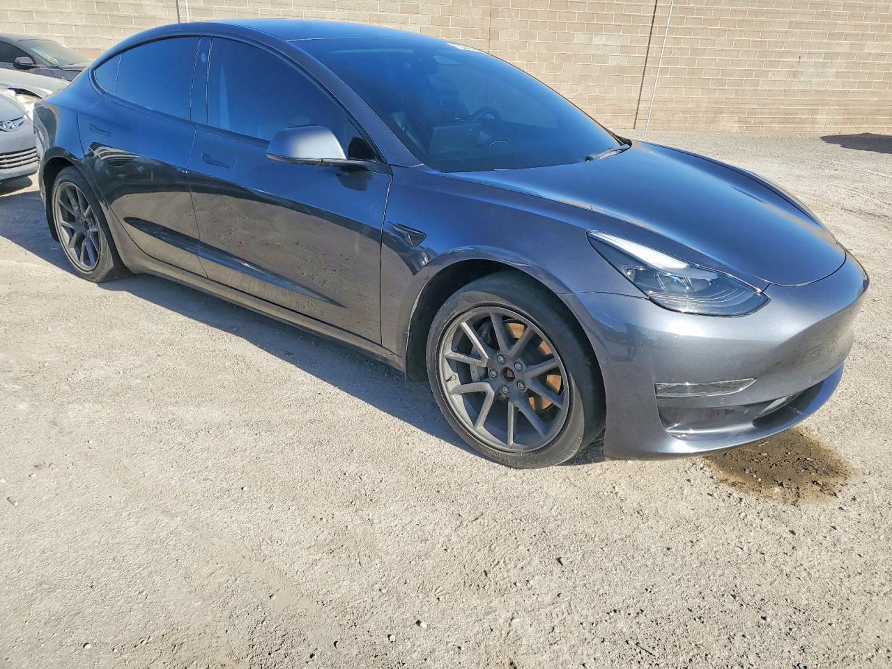2022 Tesla Model 3 - Image 4