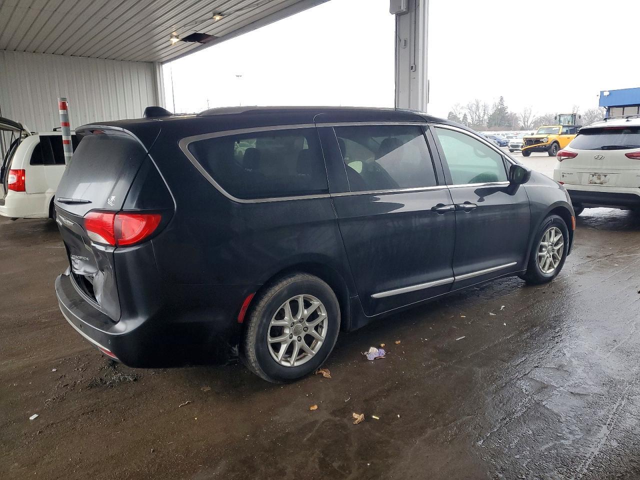 2020 Chrysler Pacifica Touring L - Фото 3
