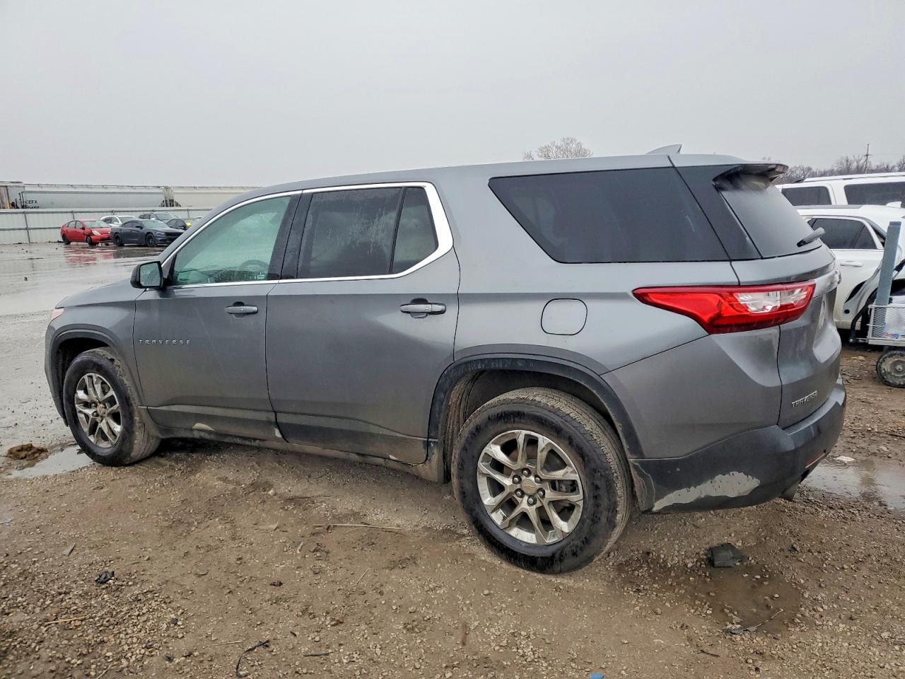 2019 Chevrolet Traverse Ls - Фото 2