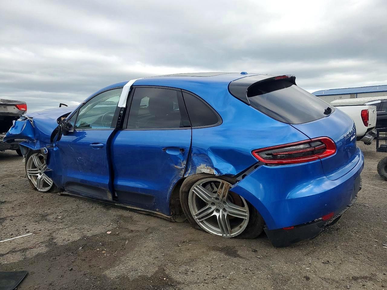 2016 Porsche Macan S - Image 2