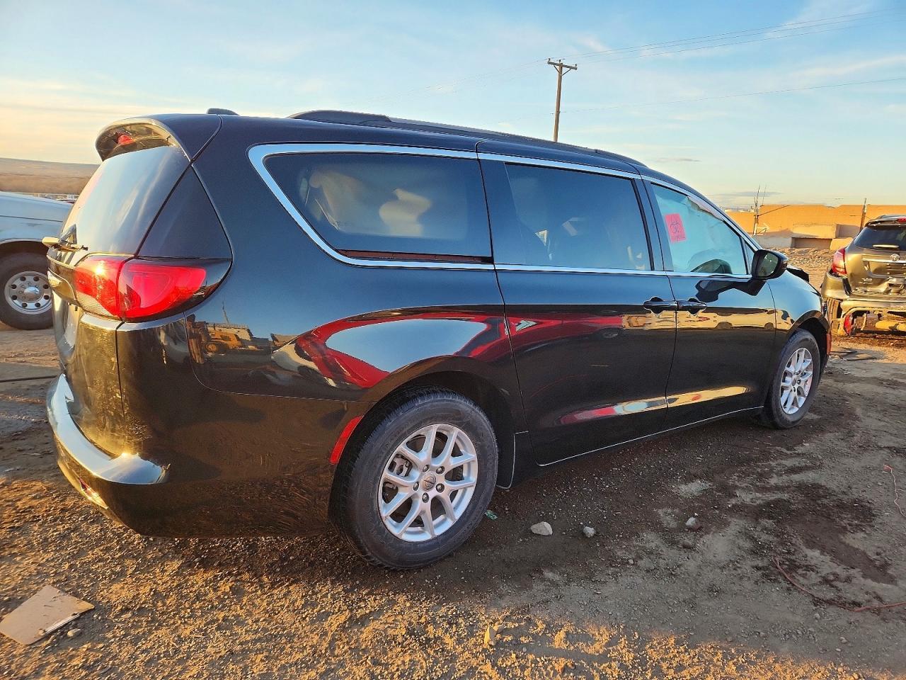 2021 Chrysler Voyager Lxi - Фото 3