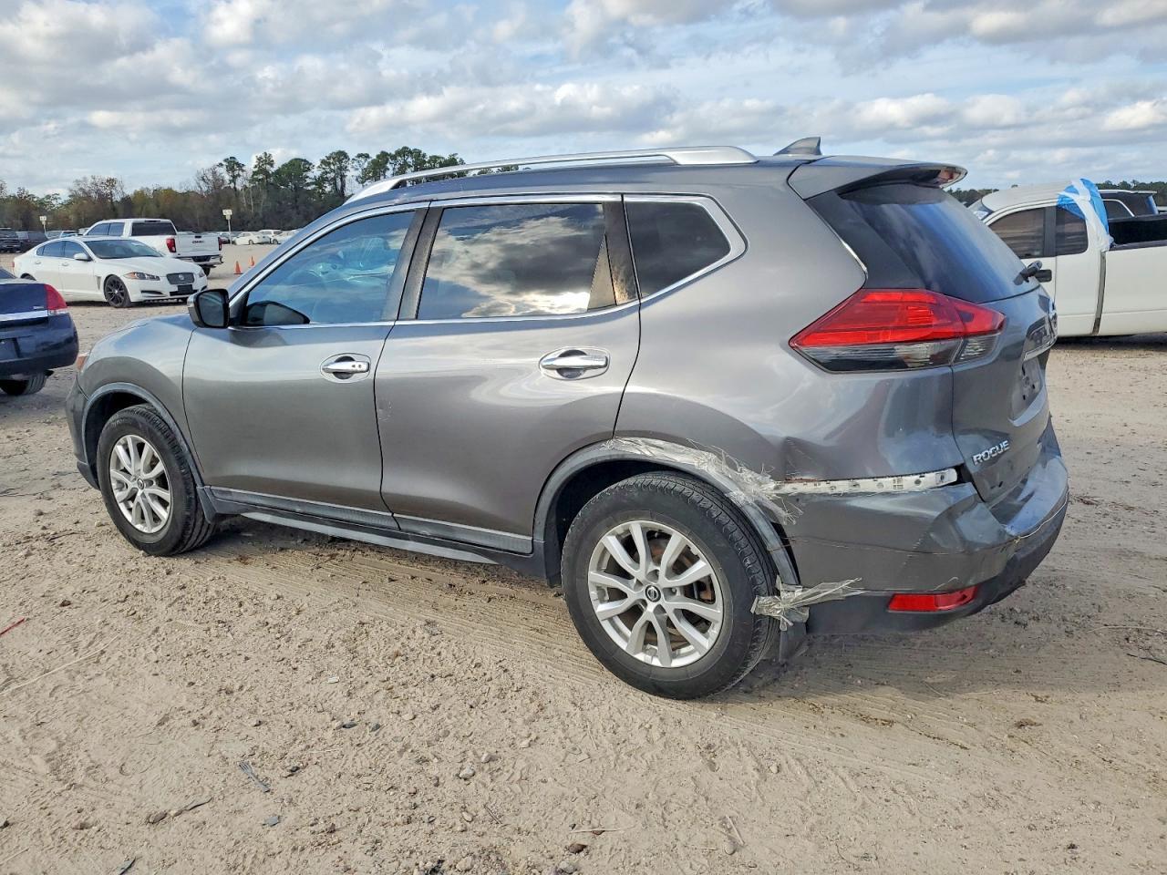 2017 Nissan Rogue S - Фото 2
