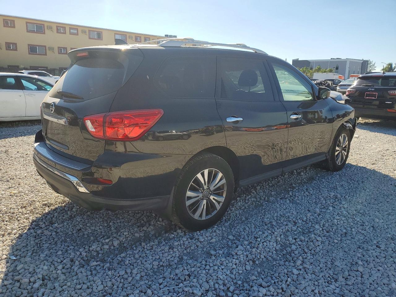 2020 Nissan Pathfinder S - Фото 3