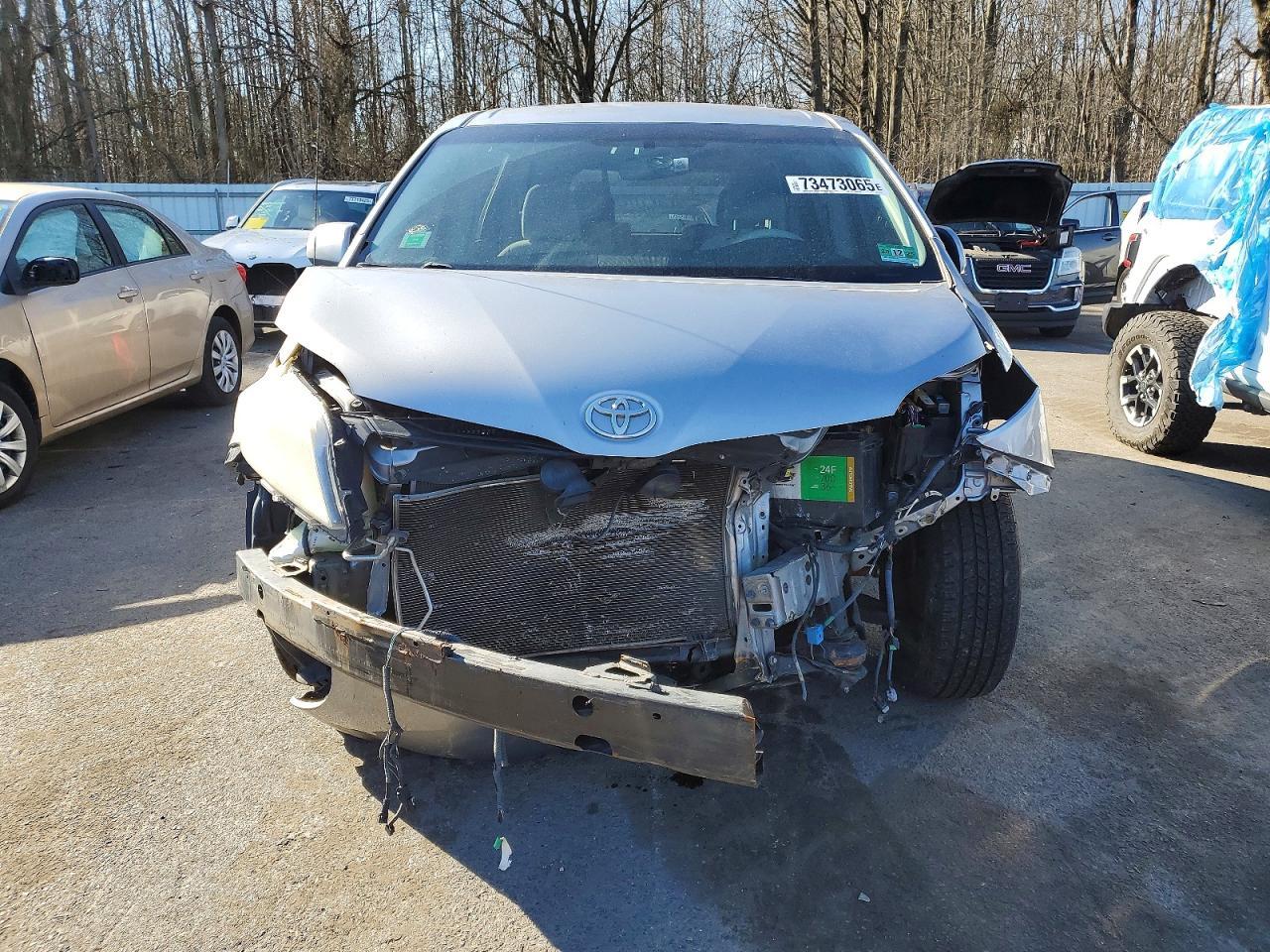 2011 Toyota Sienna Le - Image 5