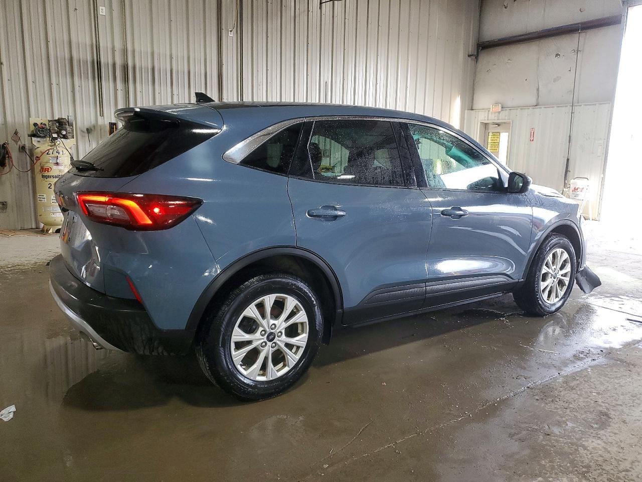 2023 Ford Escape Active - Image 3