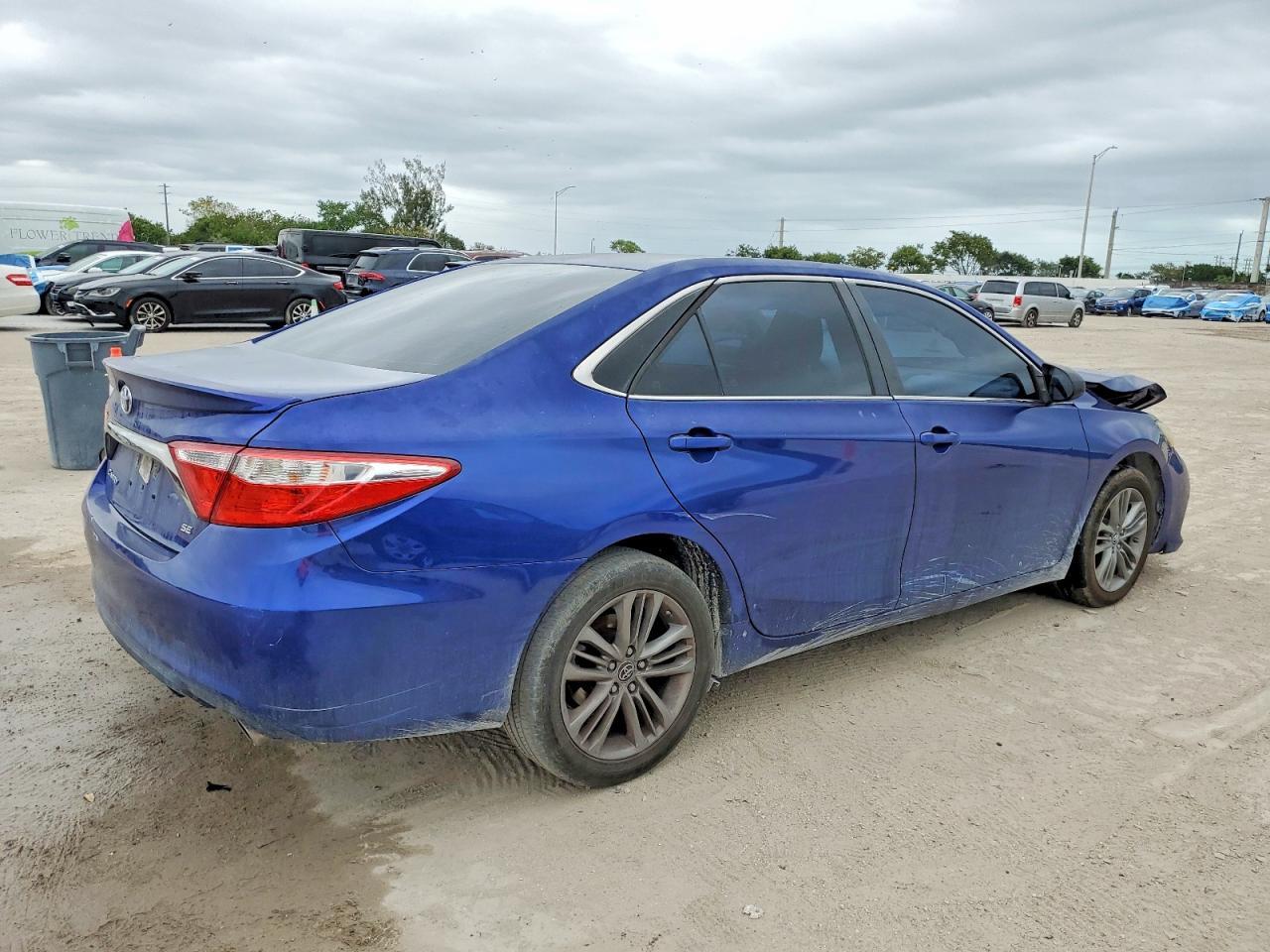 2015 Toyota Camry Le - Image 3