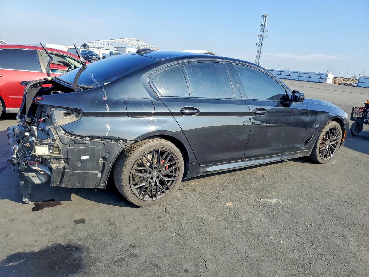 2023 BMW 530E - Фото 3