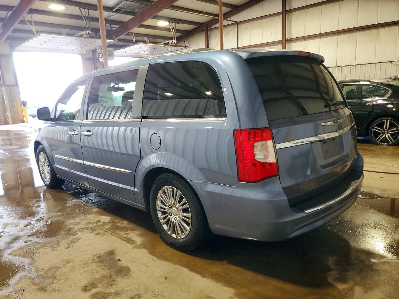2011 Chrysler Town & Country Limited - Image 2