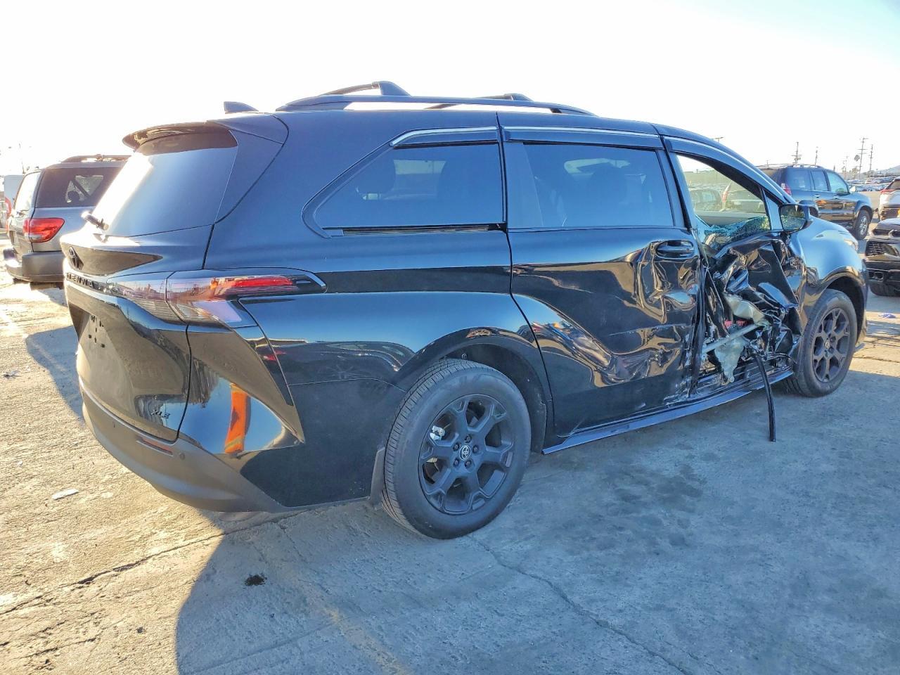 2025 Toyota Sienna Woodland Edition - Image 3