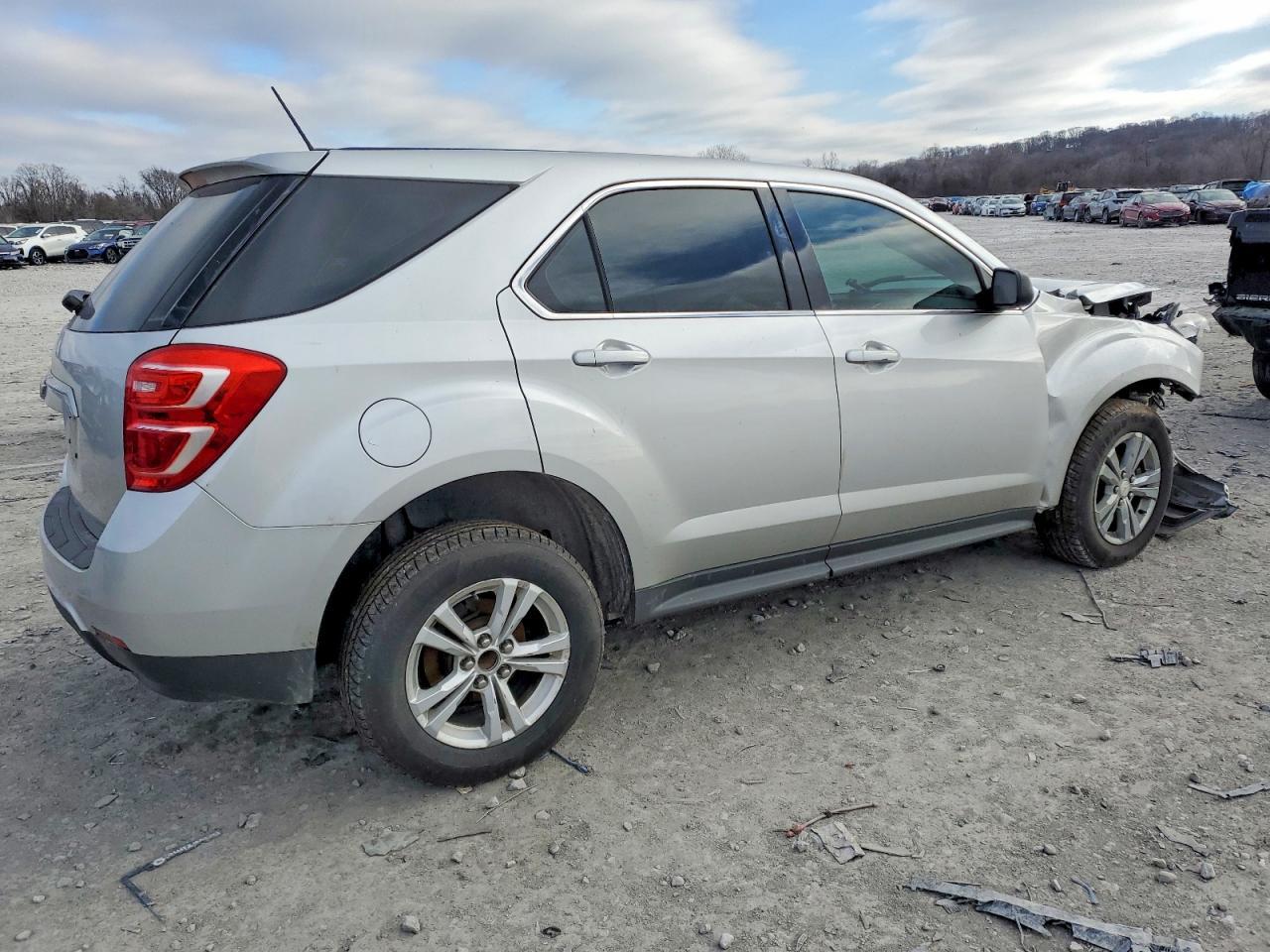 2017 Chevrolet Equinox Ls - Фото 3