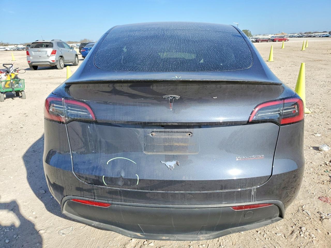2023 Tesla Model Y - Фото 6
