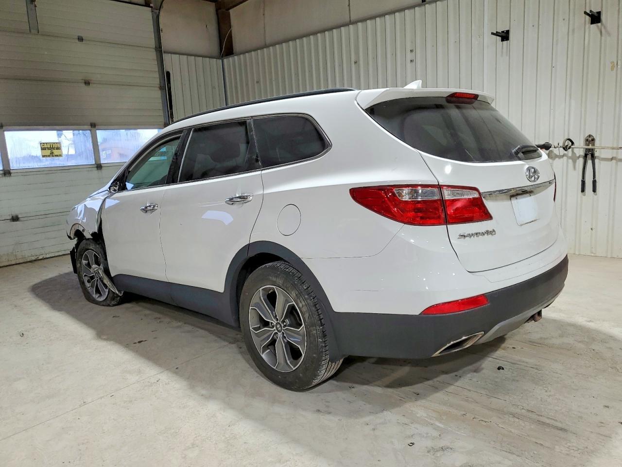 2014 Hyundai Santa Fe Gls - Image 2