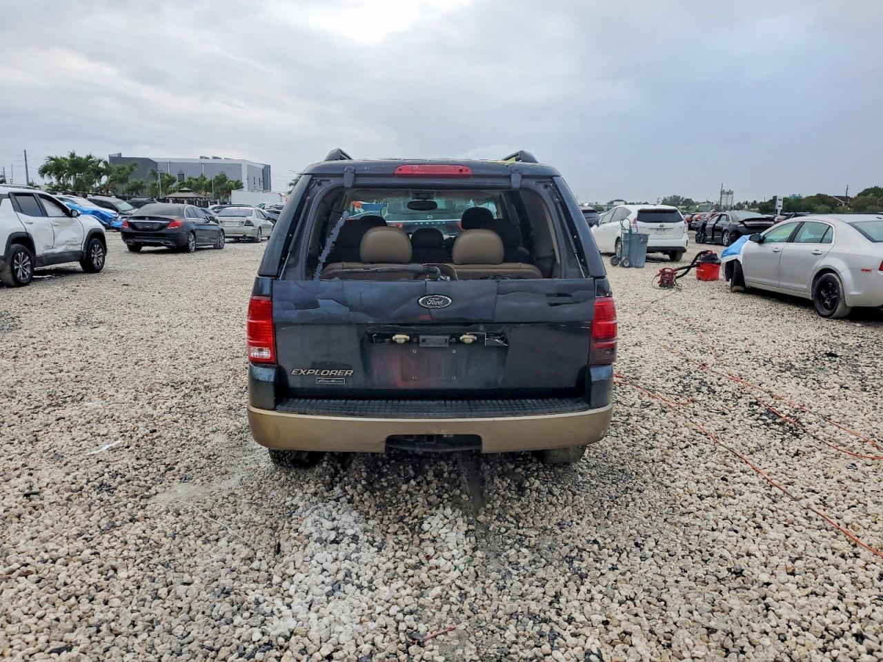 2004 Ford Explorer Eddie Bauer - Image 6