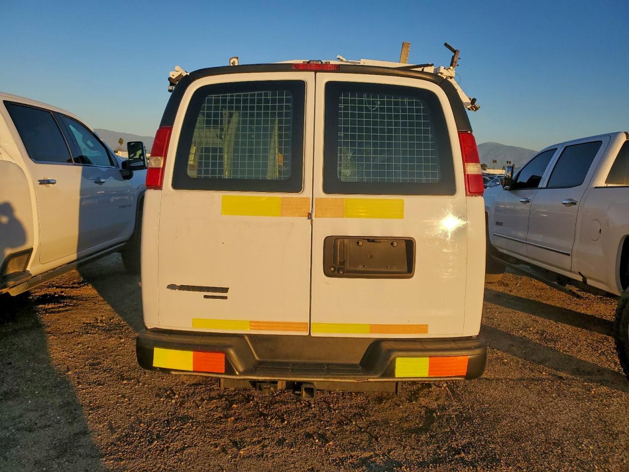 2015 Chevrolet Express G2500 - Фото 6