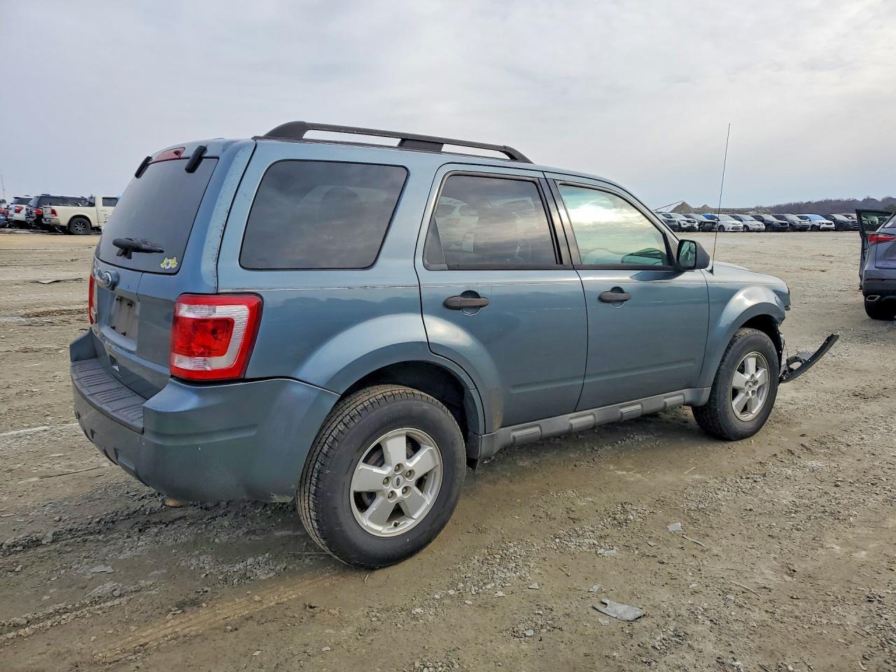 2010 Ford Escape Xlt - Image 3