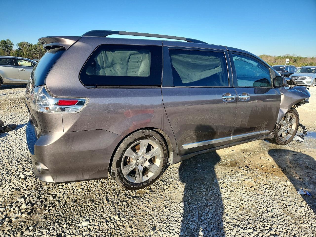 2013 Toyota Sienna Sport - Image 3